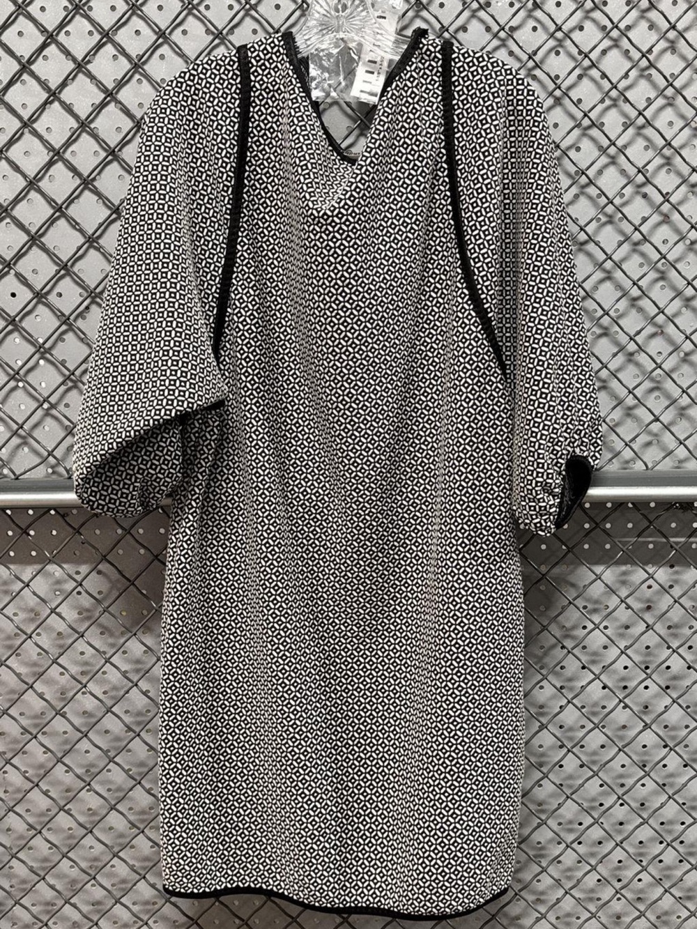 Black and White Geometric Shift Dress With Puff Sleeves